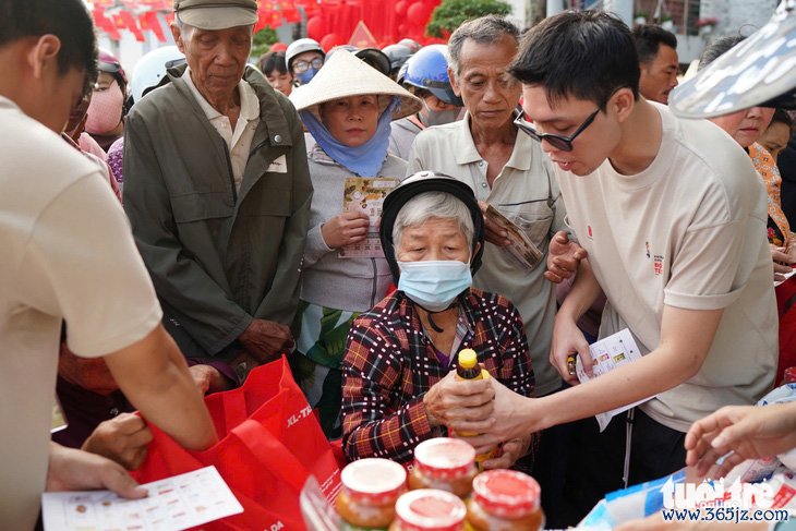 Xuôi mái chèo về Cà Mau đi chợ Tết 0 đồng - Ảnh 7.