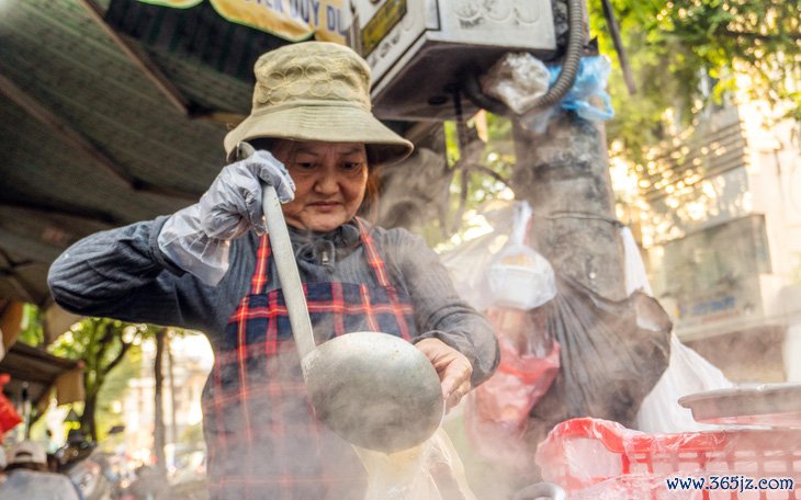 Những chuyến xe “0 đồng” cuối cùng đưa bệnh nhân về quê ăn Tết - Ảnh 2.