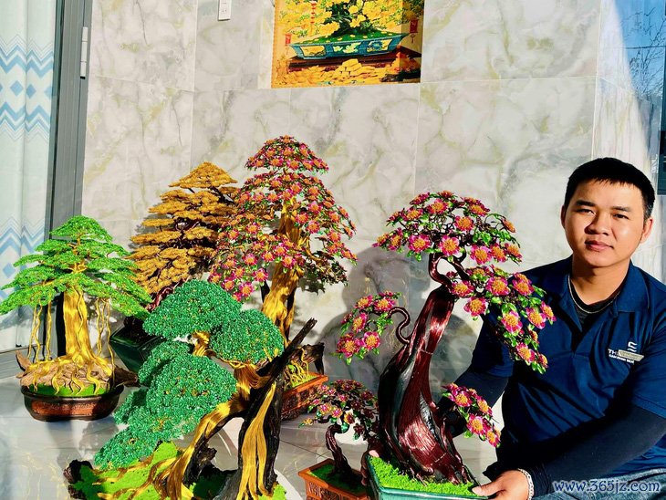 Bonsai dây nhôm xuống chợ Tết， đẹp hút hồn khách mua - Ảnh 1.