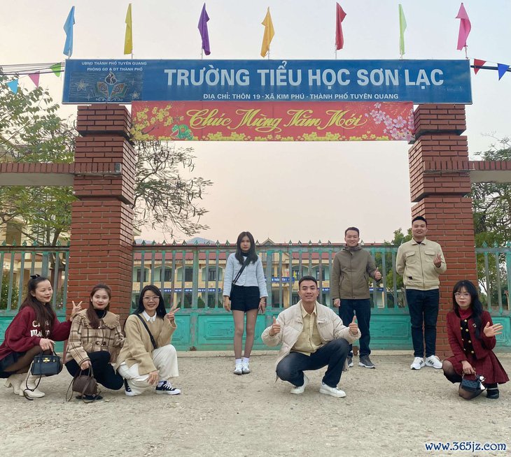 Học chung từ lớp mầm， lớp lá đến tiểu học， họp lớp không hề... kỳ cục - Ảnh 3.